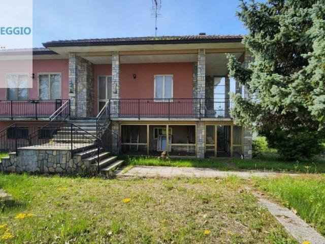 Villa Indipendente in vendita a Fortunago, Lombardia