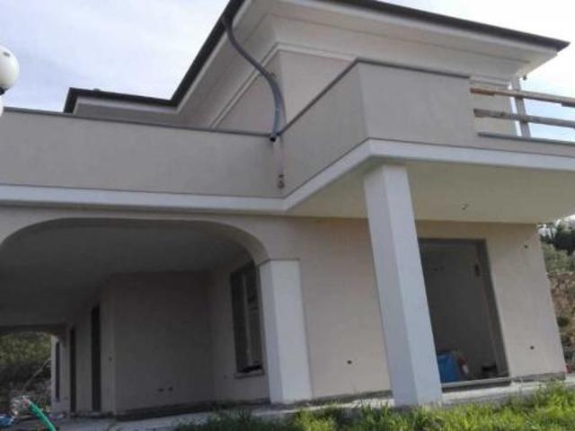 Villa Indipendente in vendita a Unione di comuni Montana Lunigiana, Fosdinovo