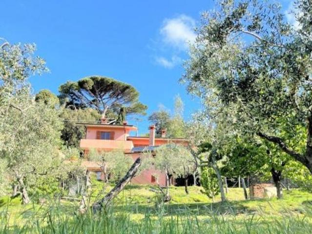Villa Indipendente in vendita a Unione di comuni Montana Lunigiana, Fosdinovo