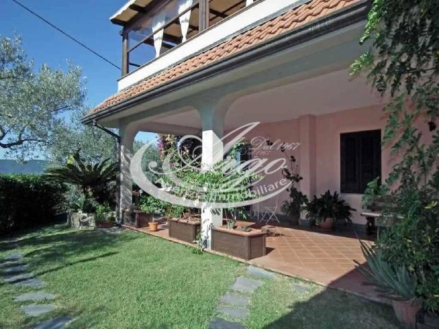 Villa Indipendente in vendita a Unione di comuni Montana Lunigiana, Fosdinovo