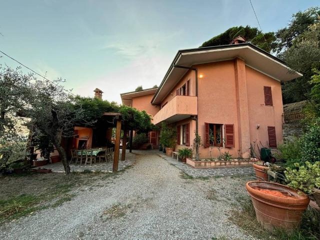 Villa Indipendente in vendita a Unione di comuni Montana Lunigiana, Fosdinovo