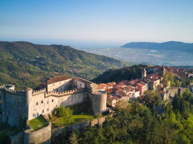 Villa Indipendente in vendita a Unione di comuni Montana Lunigiana, Fosdinovo