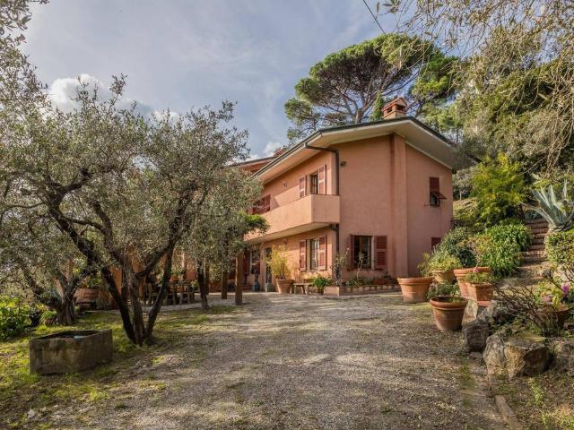 Villa Indipendente in vendita a Unione di comuni Montana Lunigiana, Fosdinovo