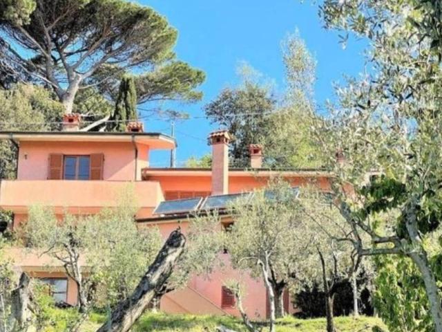 Villa Indipendente in vendita a Unione di comuni Montana Lunigiana, Fosdinovo