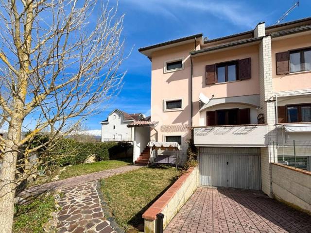 Villa Indipendente in vendita a Fossa, Abruzzo