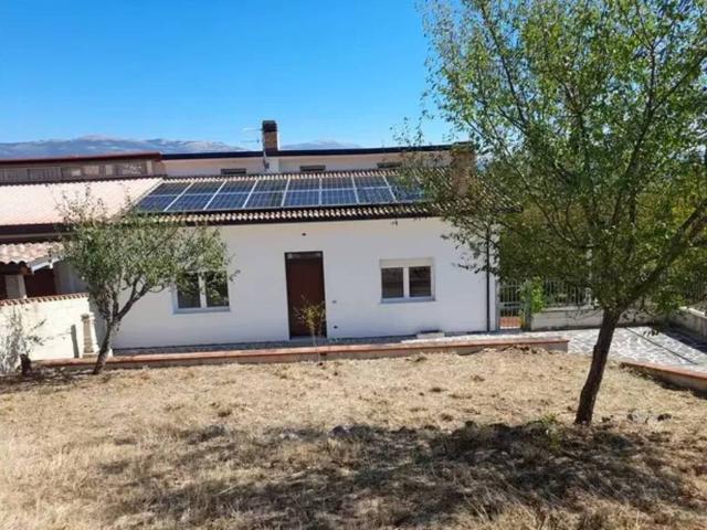 Villa Indipendente in vendita a Fossa, Abruzzo