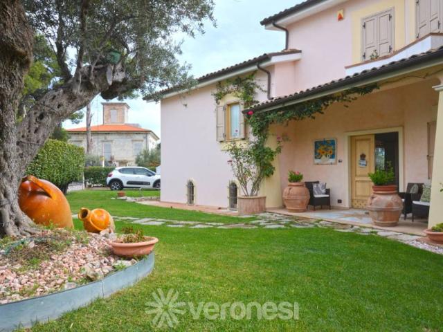 Villa Indipendente in vendita a Fossacesia, Abruzzo