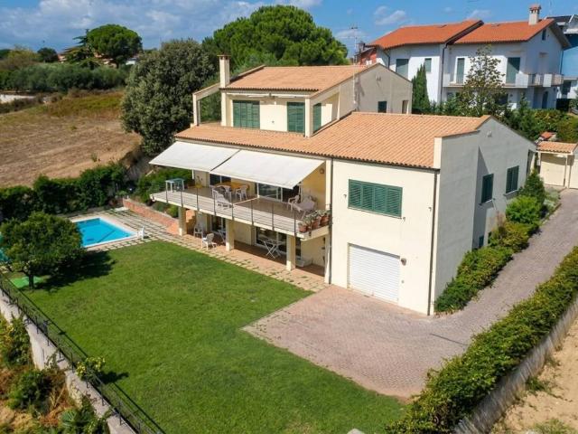Villa Indipendente in vendita a Fossacesia, Abruzzo
