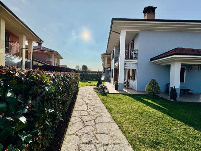 Villa Indipendente in vendita a Cascina Barberis, Piemonte