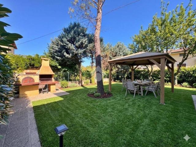 Villa Indipendente in vendita a Fossato Di Vico, Umbria