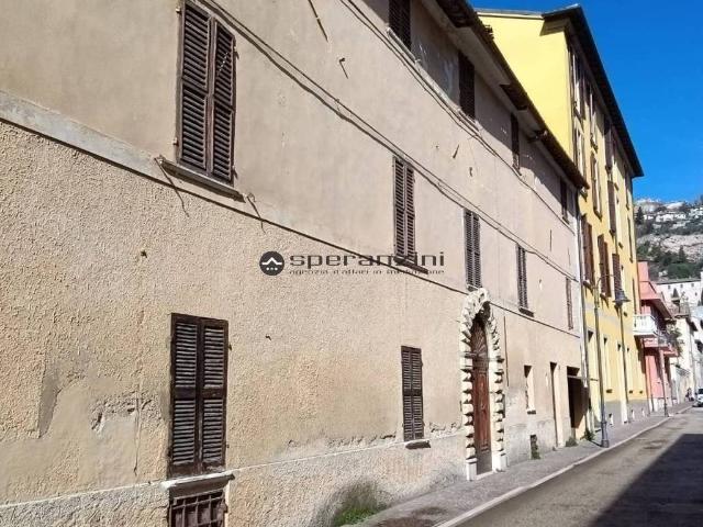 Villa Indipendente in vendita a Centro Storico, Marche