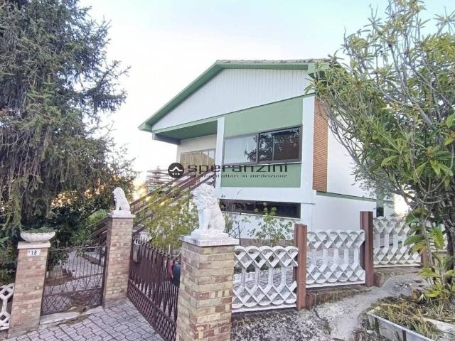 Villa Indipendente in vendita a Fossombrone, Pesaro e Urbino