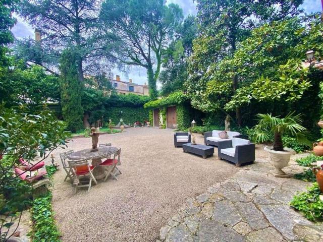 Villa Indipendente in vendita a Centro Storico, Marche