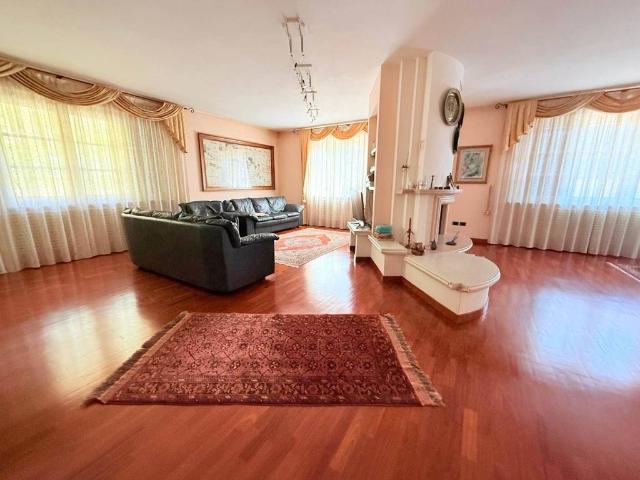 Villa Indipendente in vendita a Monte Celso, Marche