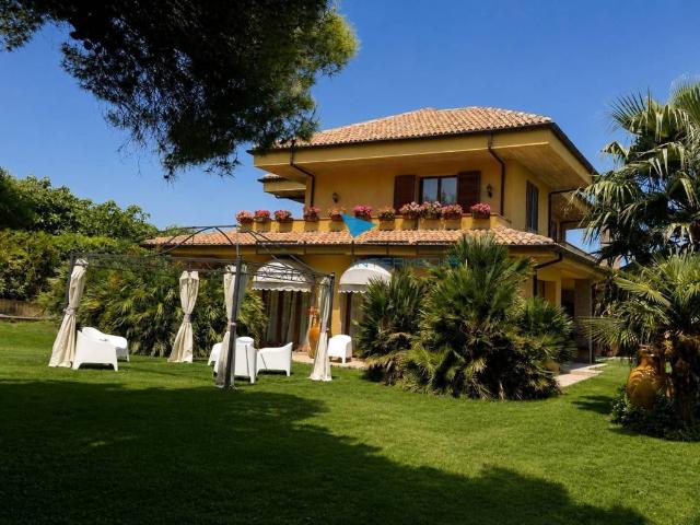 Villa Indipendente in vendita a Francavilla Al Mare, Abruzzo