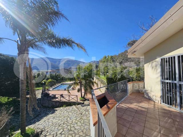 Villa Indipendente in vendita a Francavilla Di Sicilia, Sicilia