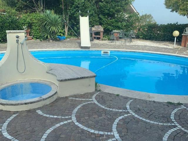 Villa Indipendente in vendita a Roma Capitale, Lazio