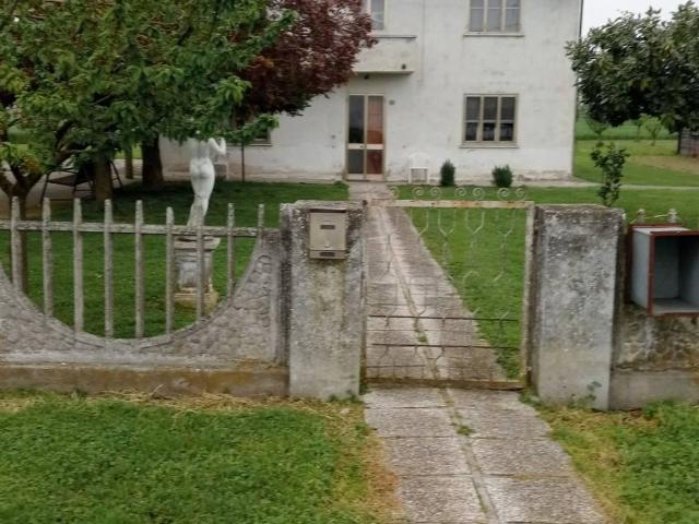 Villa Indipendente in vendita a Frassinelle Polesine, Veneto