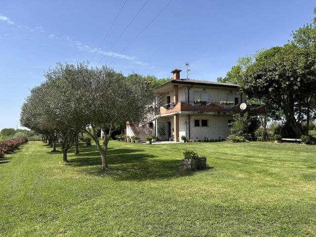 Villa Indipendente in vendita a Frassinelle Polesine, Veneto