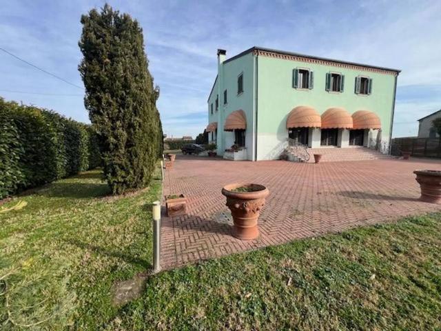 Villa Indipendente in vendita a Frassinelle Polesine, Veneto