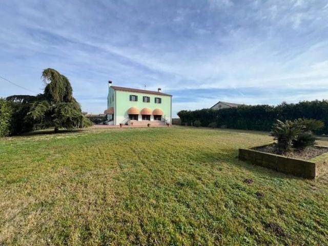 Villa Indipendente in vendita a Frassinelle Polesine, Veneto