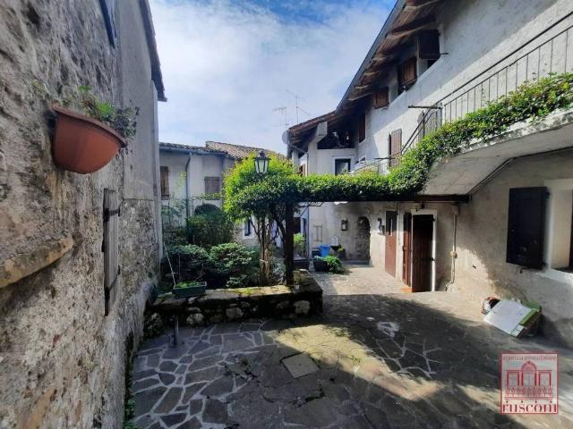 Villa Indipendente in vendita a Frisanco, Friuli-Venezia Giulia