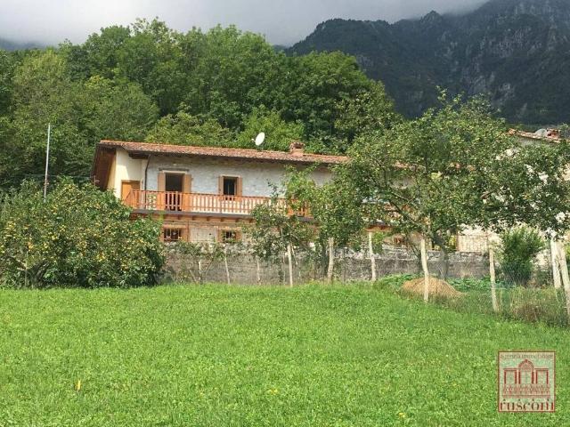 Villa Indipendente in vendita a Frisanco, Friuli-Venezia Giulia