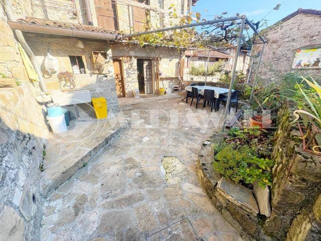 Villa Indipendente in vendita a Frisanco, Friuli-Venezia Giulia