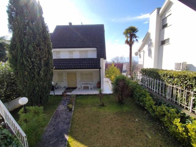 Villa Indipendente in vendita a Frosinone, Lazio