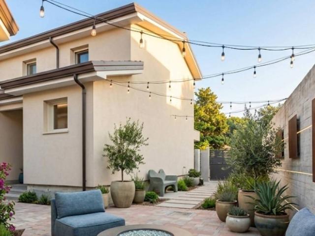 Villa Indipendente in vendita a Frosinone, Lazio