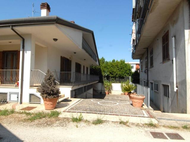 Villa Indipendente in vendita a Frosinone, Lazio