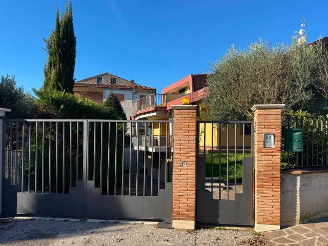 Villa Indipendente in vendita a De Matthaeis, Frosinone