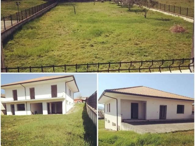 Villa Indipendente in vendita a Frosinone, Lazio