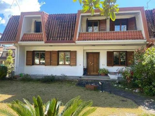 Villa Indipendente in vendita a Frosinone, Lazio