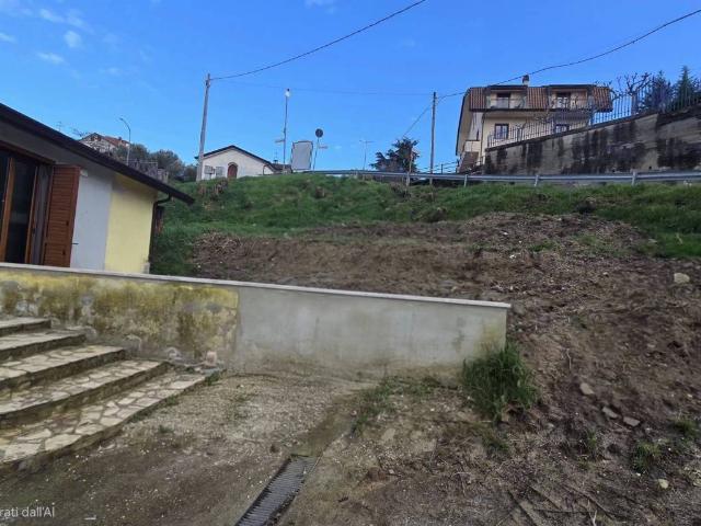 Villa Indipendente in vendita a Frosinone, Lazio