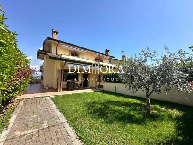 Villa Indipendente in vendita a Torrice, Lazio