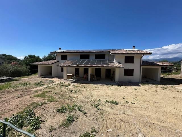 Villa Indipendente in vendita a Frosinone, Lazio
