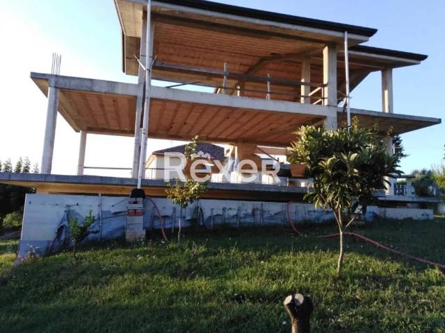 Villa Indipendente in vendita a Frosinone, Lazio