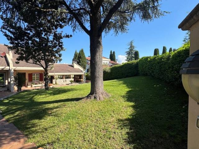 Villa Indipendente in vendita a Frosinone, Lazio