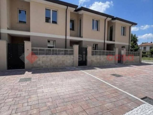 Villa Indipendente in vendita a Frosinone, Lazio