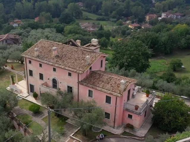 Villa Indipendente in vendita a Frosinone, Lazio