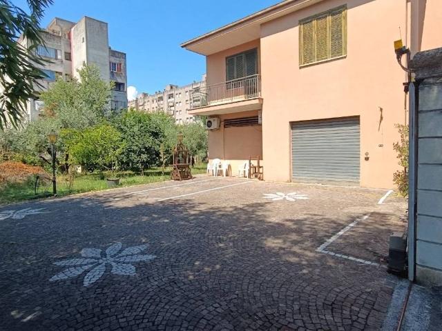 Villa Indipendente in vendita a Frosinone, Lazio