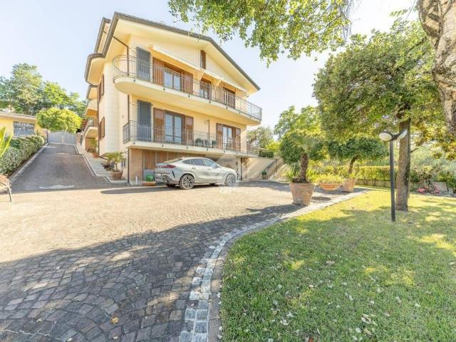 Villa Indipendente in vendita a Centro Storico, Frosinone