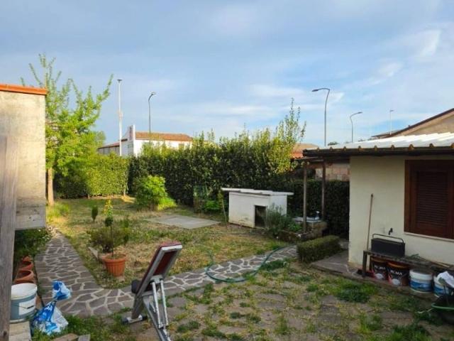 Villa Indipendente in vendita a Frosinone, Lazio