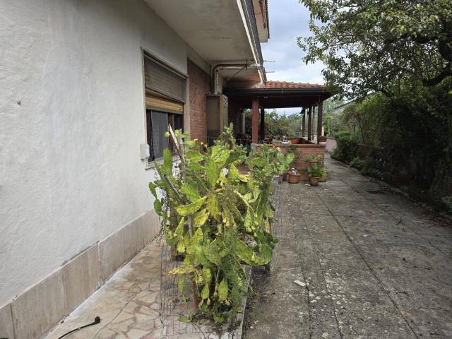 Villa Indipendente in vendita a Frosinone, Lazio