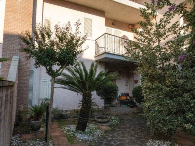 Villa Indipendente in vendita a Frosinone, Lazio