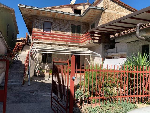 Villa Indipendente in vendita a Frosinone, Lazio
