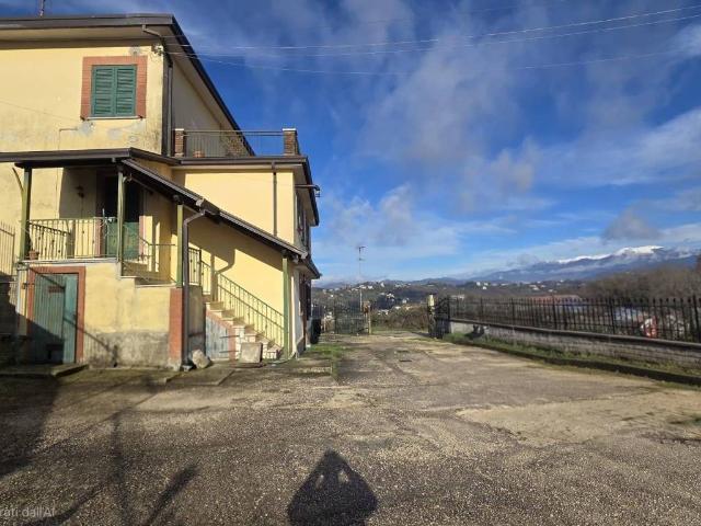Villa Indipendente in vendita a Frosinone, Lazio