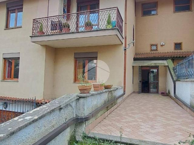 Villa Indipendente in vendita a Frosinone, Lazio