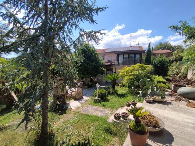 Villa Indipendente in vendita a Frosinone, Lazio
